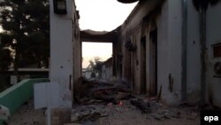 Serangan bom AS menghancurkan rumah sakit di kota Kunduz, Afghanistan, yang dikelola oleh organisasi bantuan media Medecins Sans Frontieres (MSF) atau "Dokter Tanpa Tapal Batas" (3/10).