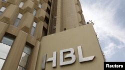 در سپتمبر ۲۰۱۷، حبیب بانک که بزرگترین بانک قرضه دهی در پاکستان است، به دلیل عدم رعایت کامل مقررات تطهیر پول و تمویل دهشت افگنی ۲۲۵ میلیون دالر امریکایی جریمه شد و مجبور گردید تا فعالیت خود را در امریکا متوقف و از این کشور خارج شود.