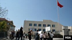 미국 워싱턴 주재 중국대사관 앞에서 중국 정부의 탈북자 강제북송 중단을 촉구하는 시위가 열렸다. (자료사진)