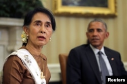 Myanmar's State Counsellor Aung San Suu Kyi meets with U.S. President Barack Obama at the Oval Office of the White House in Washington, D.C., Sept. 14, 2016.