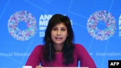 Gita Gopinath, économiste en chef du FMI lors des réunions d'automne du FMI et de la Banque mondiale le 15 octobre 2019 à Washington, DC.