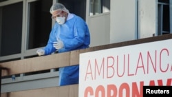 Ambulanta za obolele od koronavirusa u Prištini. (Foto: Rojters/Laura Hasani)