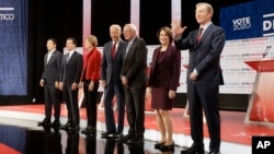 Demokratski kandidati za predsjedničku nominaciju na sceni u Los Angelesu (Foto: AP) 