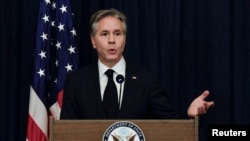 美国国务卿布林肯在印度尼西亚首都雅加达出席一个记者会。（2023年7月14日）