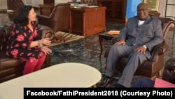 Président Félix Tshisekedi, na loboko ya mobali, na ntoma ya ONU mpe mokambi ya Monsuco na RDC, Leila Zerrougui, na bokutani na Kinshasa, le 30 décembre 2019. (Facebook/FathiPresident2018)