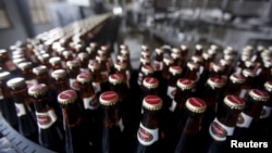 Bottles of beer move along a production line at a factory of Saigon Beer Corporation (Sabeco) in Hanoi, Vietnam May 26, 2015. 