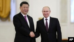 시진핑(왼쪽) 중국 국가주석과 블라디미르 푸틴 러시아 대통령이 지난 2019년 5월 크렘린궁에서 회동하고 있다. (자료사진)