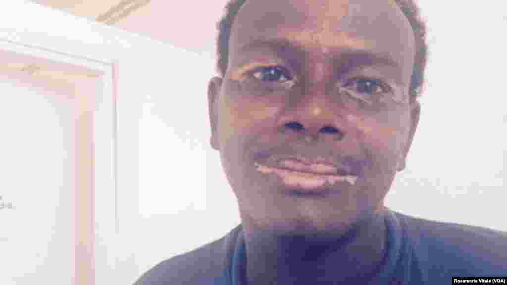 'Yan sumoga sun kona fuskar wannan mutumin a yayin da suke kokarin tsallakawa da shi zuwa Turai daga kasar Libya. VOA ta samu wannan hoton ne daga hannun wani dan kasar Italiya dake jinyar baki 'yan ci rani a birnin Milan a kasar Italiya.