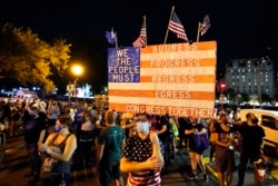 Oq uy yaqinida Tramp siyosatiga qarshi namoyishlar, Vashington, 27-avgust, 2020