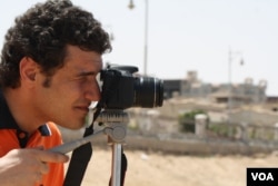 Activists in Egypt say they hope their online TV programs reduce taboos surrounding atheism in the Middle East, April 29, 2015. ( VOA / H. Murdock)