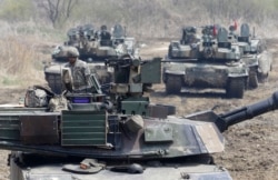 美國陸軍M1A2坦克在南韓坡州參加美韓聯合軍演。(2014年4月15日)