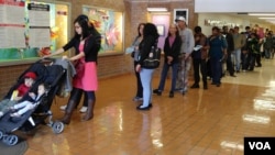 People wait in line to vote in Virginia, outside Washington D.C., Nov. 8, 2016. (Photo: D. Block / VOA)