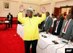 FILE - Ugandan President, Yoweri Museveni, , centre, gestures to delegates attending the Burundi peace talks, at Entebbe State House about 42 kilometers east of Uganda capital Kampala, Dec. 28, 2015.
