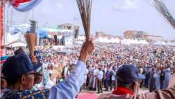 Shugaba Buhari a wani taron gangami na jam'iyyarsa ta APC (Hoto: Instagram)