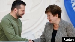 Predsednik Ukrajine Volodimir Zelenski sa direktorkom MMF-a Kristalinom Georgijevom u Vašingtonu, 11. decembra 2023. (Foto: Reuters/Julia Nikhinson)