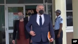 Kurt Campbell, Koordinator Indo-Pasifik untuk Dewan Keamanan Nasional AS, tiba di Kepulauan Solomon, 22 April 2022. Foto: AP