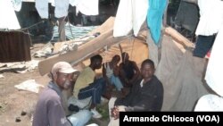 Refugiados no centro de Mussungue, Angola