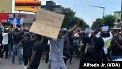 Protestos em Maputo: Terceiro dia de luto pela justiça e eleitoral e contra a carestia de vida. Mercado do Estrela Vermelha. Moçambique, 22 de novembro 2024