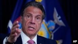 Gubernur New York Andrew Cuomo dalam konferensi pers di New York, 10 Mei 2021. 