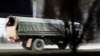 Sebuah truk militer melaju di jalanan Donetsk, Ukraina, setelah Presiden Rusia Vladimir Putin memerintahkan pengerahan pasukan Rusia ke dua wilayah yang memisahkan diri di Ukraina timur menyusul pengakuan kemerdekaan mereka, 22 Februari 2022. (REUTERS/Alexander Ermochenko)