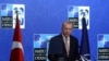 Presiden Turki Recep Tayyip Erdogan menggelar konferensi pers dalam pertemuan antara anggota NATO di markas aliansi tersbeut di Brussels, Belgia, pada 14 Juni 2021. (Foto: Reuters/Yves Herman) 