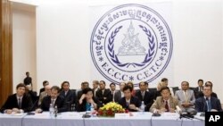 Cambodian staff at the court have not been paid since December, but without new funding, which has not been forthcoming, there is not enough budget to pay them. Around 200 have threatened to boycott work until they are paid.