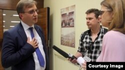 Nino Bilajac i Jelena Jevtić, novinari CIN-a u razgovoru sa delegatom Doma naroda FBiH