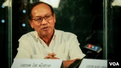 រូបឯកសារ៖ លោក​ ផៃ​​ ស៊ីផាន​ អ្នកនាំ​ពាក្យទីស្តី​ការ​គណរដ្ឋមន្ត្រី​ផ្តល់បទសម្ភាសដល់សំឡេង​សហរដ្ឋ​អាមេរិក​វីអូអេ​, នៅរាជធានី​​ភ្នំពេញ​​, នៅថ្ងៃទី ២៦ ខែកក្កដា ឆ្នាំ​២០១៨។ (ខាន់ សុគុំមនោ​/ VOA) 