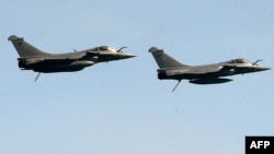 Jet-jet tempur Rafale Prancis, seperti yang digunakan untuk menyerang sasaran kelompok ISIS di Suriah (foto: ilustrasi). 