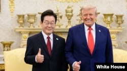 دونالد ترمپ، رئیس جمهور ایالات متحده و لی جی میونگ، رئیس جمهور کوریای جنوبی در قصرسفید