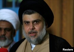 ARHIVA - Irački šitski sveštenik Muktada al Sadr govori iračkom gradu Najafu, 12. juna 2018.