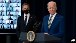 AQSh Davlat kotibi Entoni Blinkenning aytishicha, Bayden ma’muriyati demokratiyani xorijda targ’ib etishda o’ziga xos siyosat yuritadi, harbiy kuch qo’llamaydi