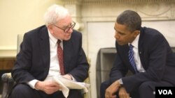 Milyarder Warren Buffett (kiri) mengusulkan pajak yang lebih besar bagi orang super kaya di AS kepada Presiden Obama dan Kongres AS (foto: dok).