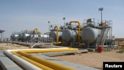 Arxiv surat. Al-Hasaka viloyatidagi neft koni