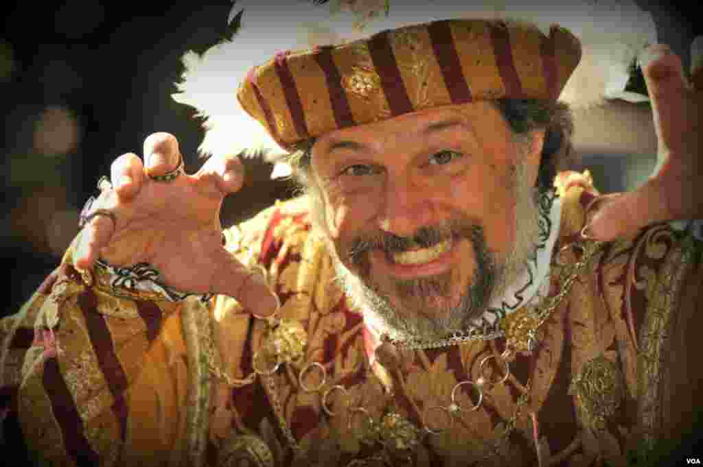 Roket tanpa awak Antares yang membawa kargo bagi Stasiun Antariksa Internasional (ISS) meledak beberapa detik setelah peluncuran di pulau&nbsp;Wallops,&nbsp;Virginia, AS. 