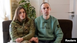 Alina Panina i Ilija Muzika tokom intervjua za Rojters.