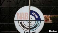 خط کې ليکل شوي چې په مومندو، باجوړ او خېبر ضلعو کې د پاکستان پبلک ورک محکمې په کارونو کې ښکاره غبن اؤ دضابطو څخه سړغړونه شوې ده