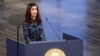 Nadia Murad menyampaikan pidatonya dalam penganugerahan Hadiah Nobel Perdamaian di Balai Kota Oslo di Oslo, Norwegia, 10 Desember 2018.