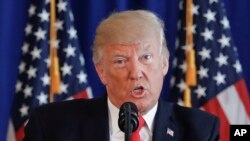 លោក​ប្រធានាធិបតី Donald Trump ថ្លែង​ពី​ស្ថានភាព​នៅ​ក្នុង​ក្រុង Charlottesville នៅ​ក្លឹប​វាយ​កូន​ហ្គោល Trump National Golf Club ក្នុង​ក្រុង Bedminster កាលពី​ថ្ងៃទី១២ ខែសីហា ឆ្នាំ២០១៧។